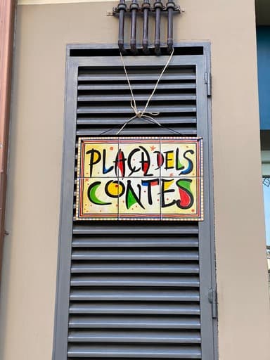 Plaça dels Contes (Carrer Hospital i Teresa Oller)